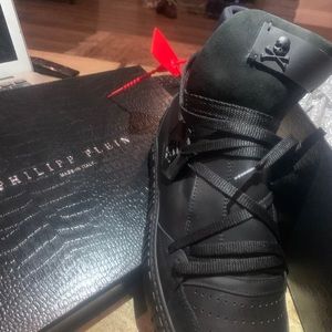 Hi top men sneakers